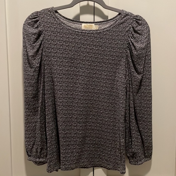 SOLD- Nation LTD Cecilia Balloon Sleeve Tee in navy and white Seurat print - Picture 3 of 5